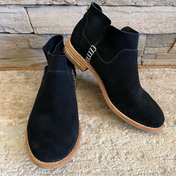 Clarks Edenvale Bella Black Suede Leather Ankle Boots Booties Pull On: 6 - Picture 1 of 10